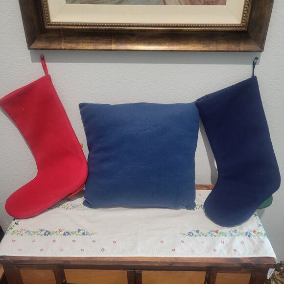 Vintage 90's Christmas Fleece Pillow and 2 stockings matching design - Picture 9 of 13